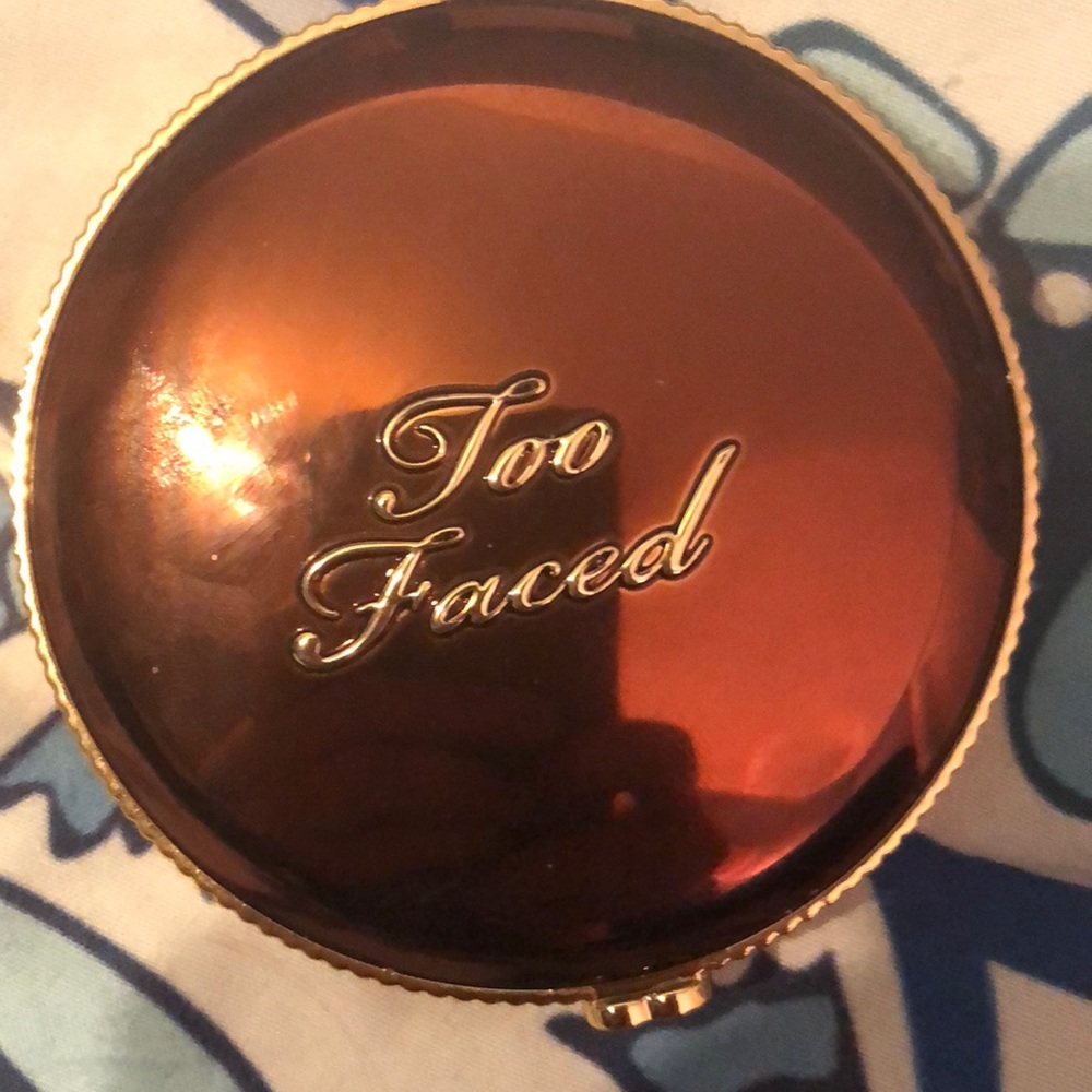 Too faces chocolate gold bronzer 💗